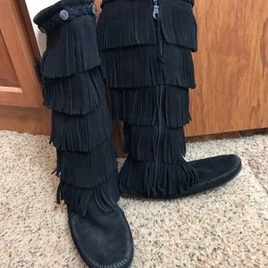 Size 7 Minnetonka 5 layer fringe leather boots
